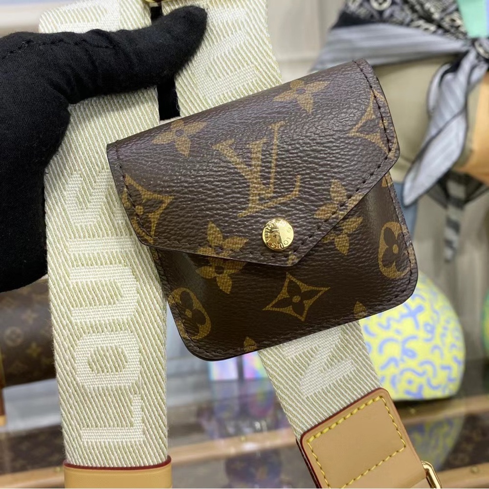 💌Louis Vuitton Utility Crossbody Bag - Picture 5 of 9